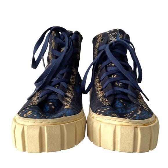 Farm Rio Black and Blue Macaw Forest Flatform High Top Sneaker in Size EU 40 - Picture 4 of 11